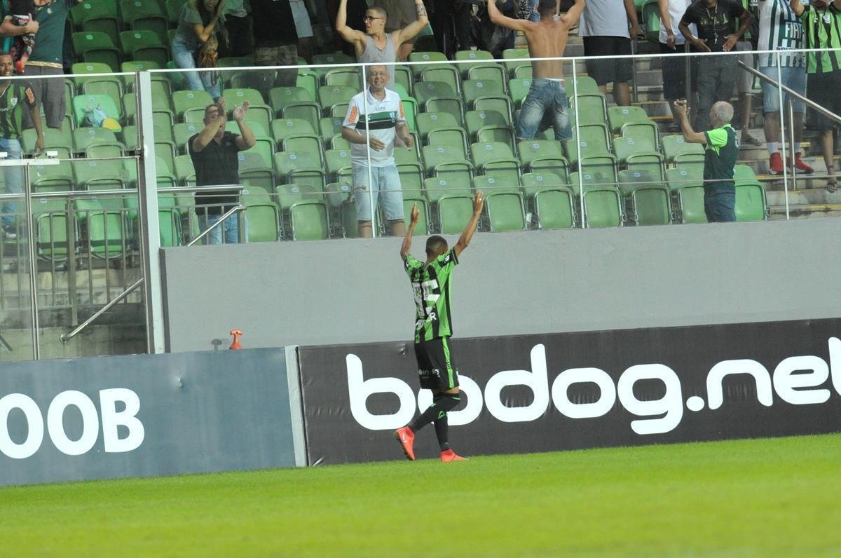 Amrica chegou ao gol no segundo tempo, em chute cruzado de Ademir: 1 a 0