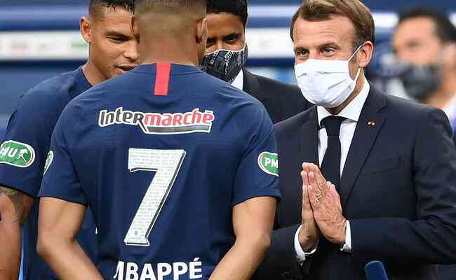 Até o presidente da França, Emmanuel Macron, se manifestou a favor da permanência de Mbappé no Paris Saint-Germain
