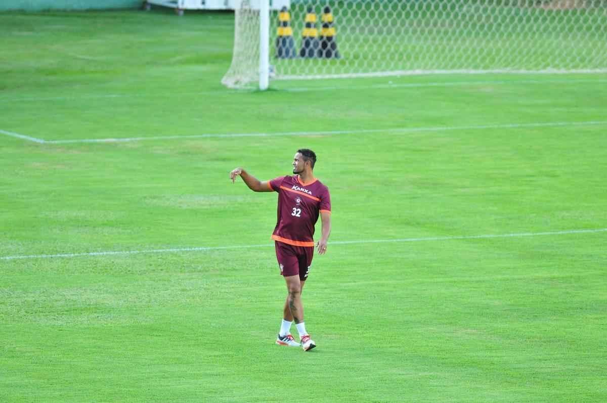 Na tarde desta tera-feira, Bruno foi apresentado ao elenco do Boa e ao tcnico Julinho Camargo. Grupo chegou a fazer uma orao no centro do campo do Estdio Municipal Rubro Negro, em Varginha