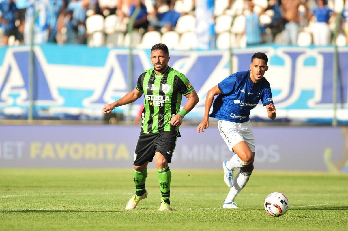 Cruzeiro e Amrica se enfrentaram na Arena do Jacar, em Sete Lagoas, pelo jogo de ida da semifinal do Campeonato Mineiro