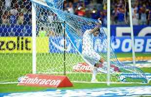 Cruzeiro e Internacional ficaram no empate em jogo com interveno do VAR