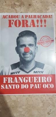 Imagens do protesto da torcida do Atltico na sede de Lourdes