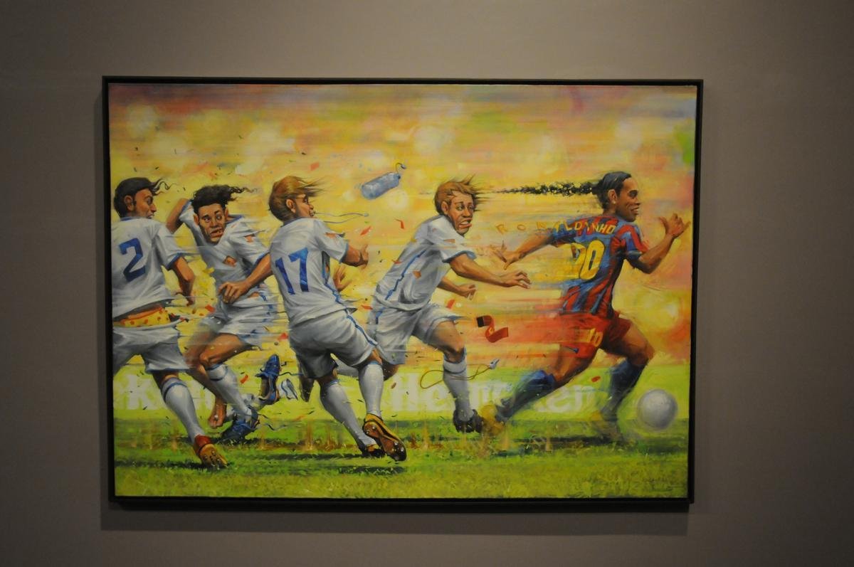 Ronaldinho Gacho lanou nesta tera-feira, no Mineiro, a exposio 'Fragmentos de um gacho', do artista Camaleo; astro ainda entrou para a Calada da Fama do estdio, em Belo Horizonte.