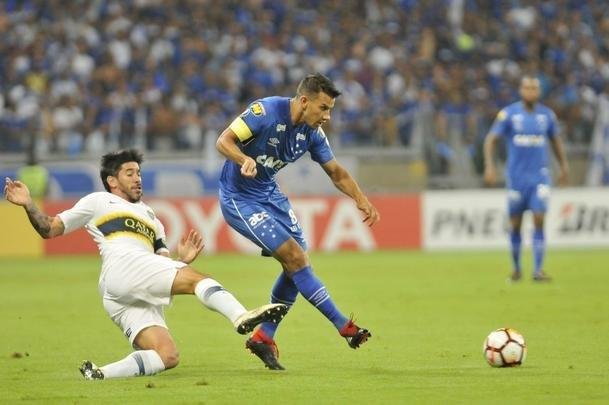 Lances do primeiro tempo de Cruzeiro e Boca Juniors, no Mineiro, pela Copa Libertadores