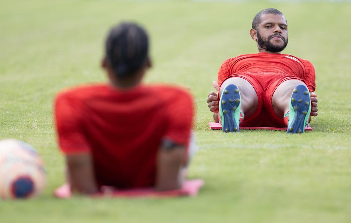 Jogadores do Náutico seguem trainando no CT Wilson Campos, sob a supervisão do técnico Gimar Dal Pozzo. Atletas e membros da comissão técnica são submetidos às medidas de saúde para evitar o contato e gerar possível foco de Covid-19.