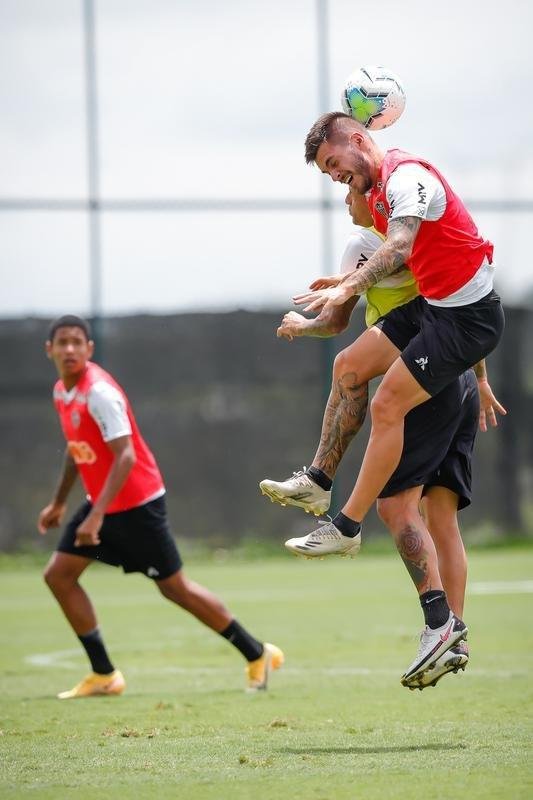 Veja fotos do treino do Atltico