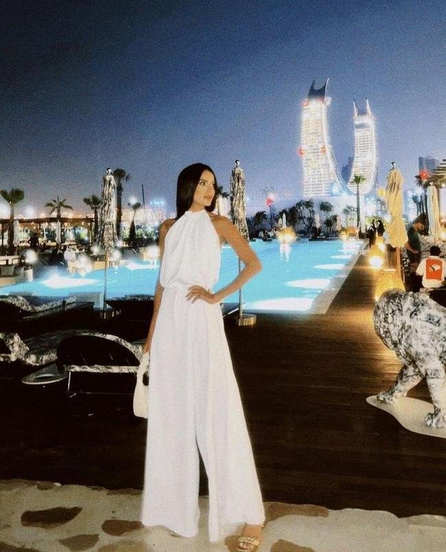 Influenciadora, Jssica Turini tem posado em pontos tursticos do Catar