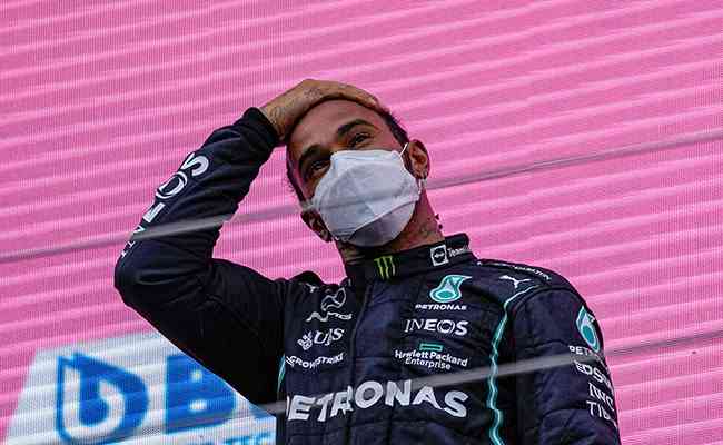 Hamilton sabe que apenas no braço não conseguirá superar o arrojado piloto da Red Bull