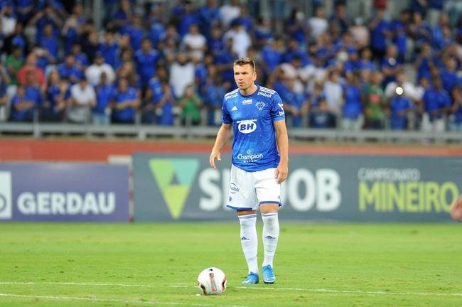 Fotos do gol de falta de Eduardo Brock, do Cruzeiro, sobre o Athletic, no Mineiro, pela semifinal do Campeonato Mineiro