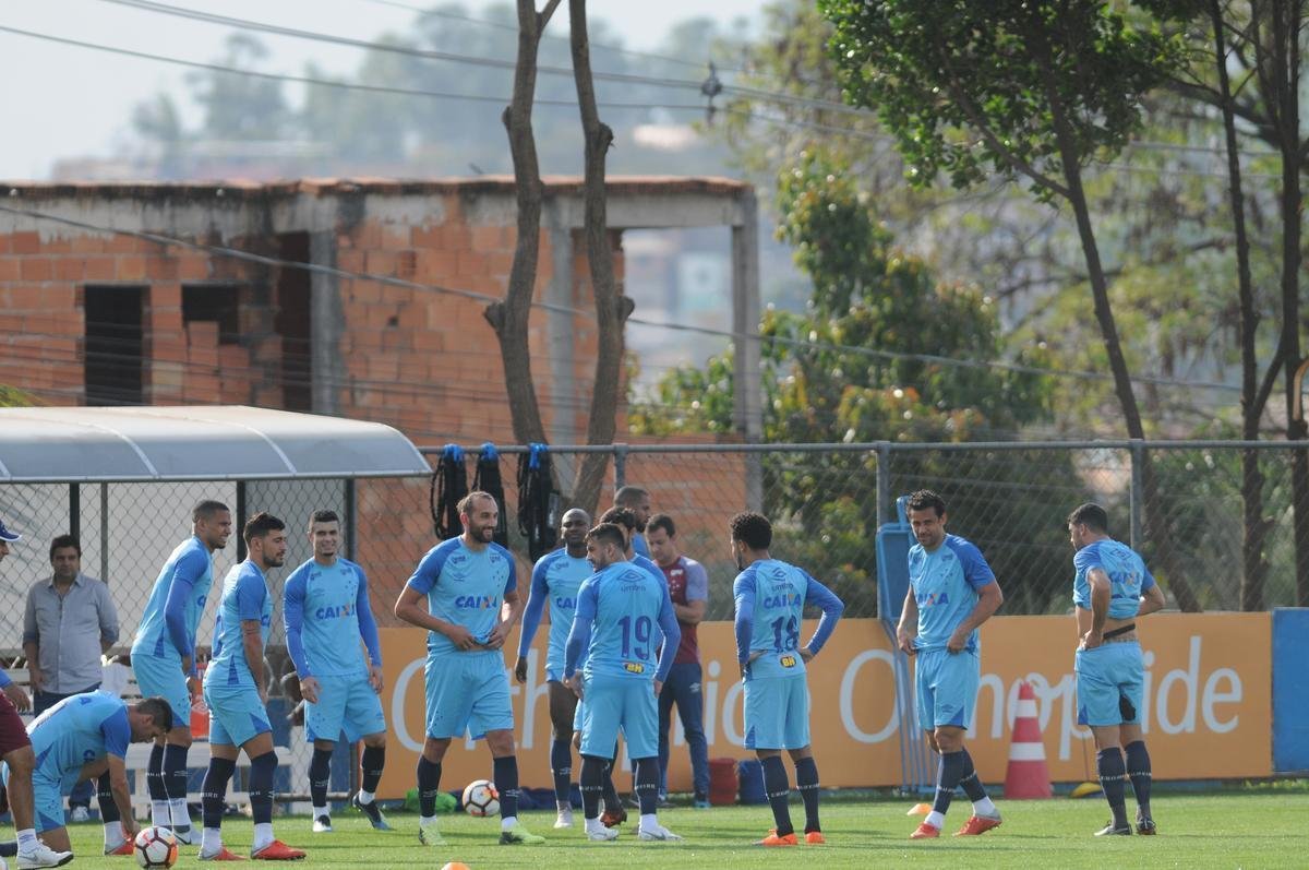 Fotos da reapresentao do Cruzeiro nesta segunda-feira, na Toca da Raposa II. Time se prepara para enfrentar o Boca Juniors, quinta-feira  noite, s 21h45, no Mineiro. Jogo valer pelas quartas de final da Copa Libertadores (Leandro Couri/EM D.A Press)