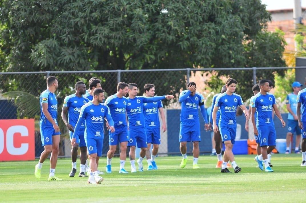 Tcnico Abel Braga comandou atividade fechada  imprensa na Toca da Raposa II