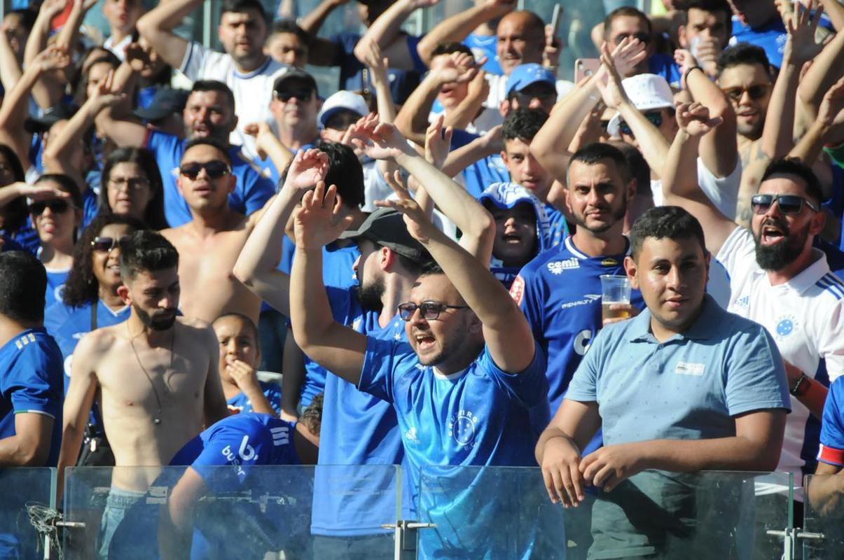 Cruzeiro x Bahia: fotos da torcida da Raposa no Mineiro