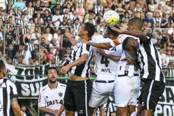 Atltico  derrotado pelo Botafogo, pela 31 rodada do Brasileiro, e fica mais distante do ttulo