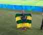 Tamires comemora vitria sofrida do Brasil com bandeira nacional e escudo do Atltico