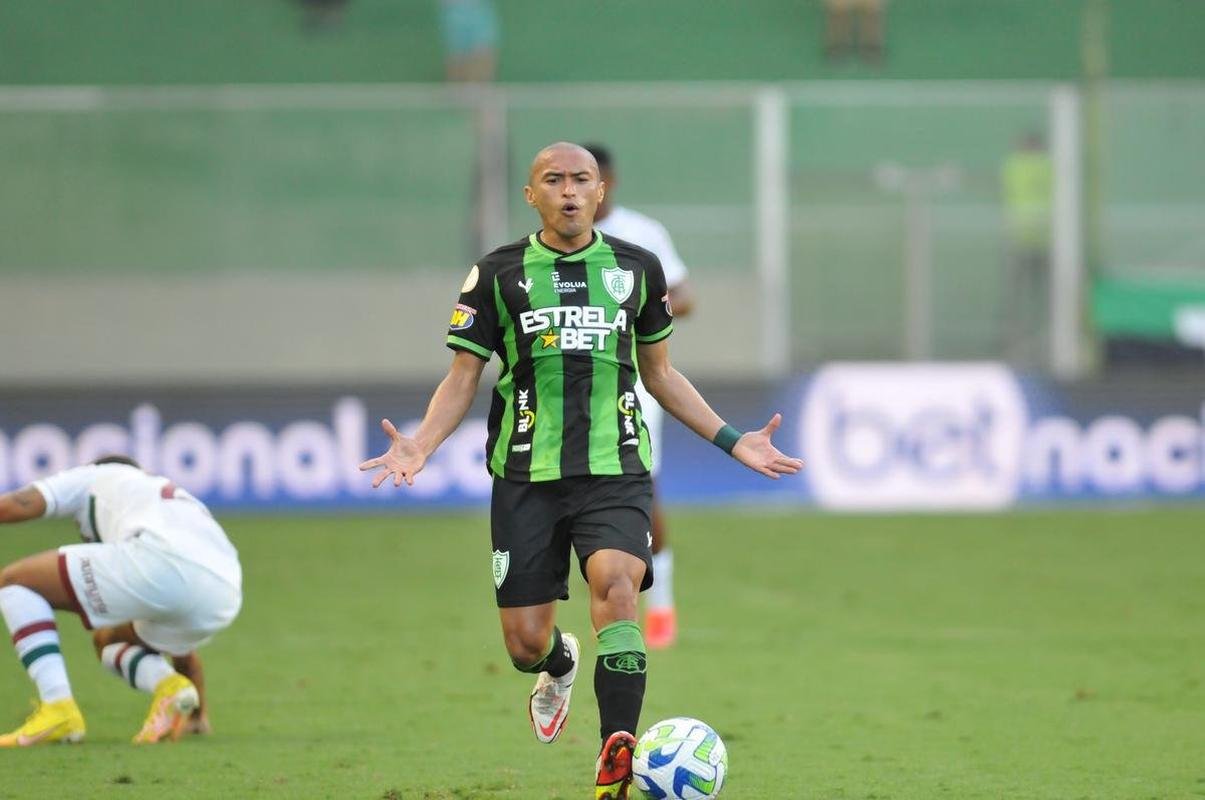 Amrica foi derrotado por 3 a 0 pelo Fluminense neste sbado (15/4), no Independncia, pela 1 rodada do Campeonato Brasileiro