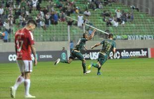 Juninho abriu o placar para o America com um golao, em chute de fora da rea: 1 a 0