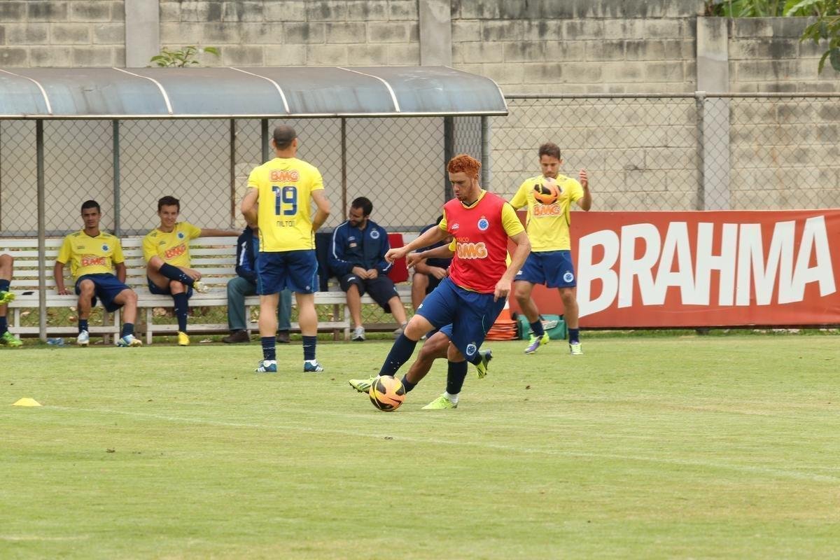 Souza (volante) - disputou 17 jogos pelo Cruzeiro em sua primeira temporada e marcou dois gols. Sua principal virtude em campo era o chute de longa distncia. De 2016 a 2019 defendeu o Cerezo Osaka, do Japo, pelo qual anotou 29 gols em 139 partidas. Hoje, aos 32 anos,  atleta do Al-Ettifaq, da Arbia Saudita.