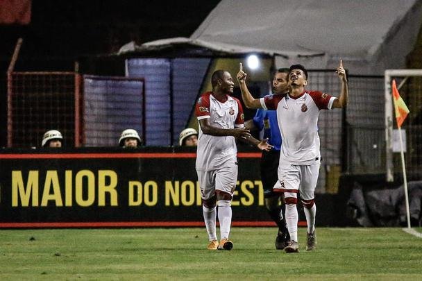 No segundo tempo, o Sport ainda ampliou o placar com Jean Patrick. Porém, com a expulsão do capitão Sander, o Imperatriz tomou a iniciativa do jogo e chegou ao empate com dois gols de Cesinha.