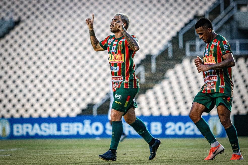 Reforço para a armação do Cruzeiro, Marcinho disputou 40 jogos e marcou nove gols pelo Sampaio Corrêa. Na Série B, balançou a rede oito vezes em 37 partidas. No Campeonato Maranhense, anotou um tento em três apresentações.