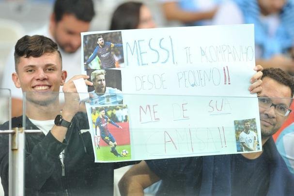 Torcedores na partida entre Argentina e Paraguai, no Mineiro, pela Copa Amrica