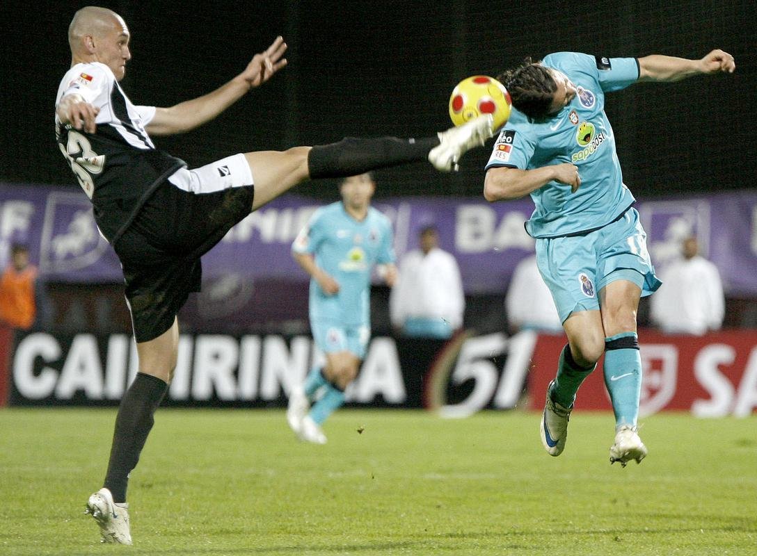 Maicon defendeu o Nacional da Ilha da Madeira na temporada 2008 / 2009. Dali, transferiu-se para o Porto