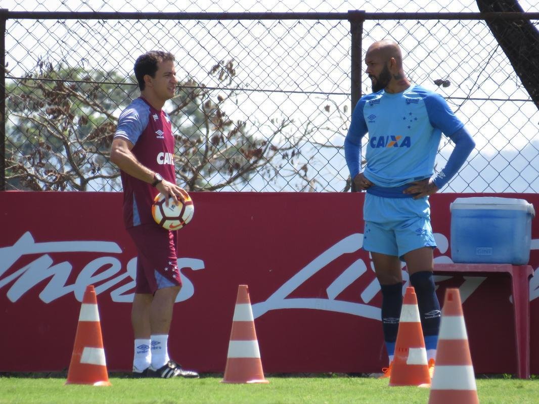 Fotos do treino do Cruzeiro nesta segunda-feira (02/04)