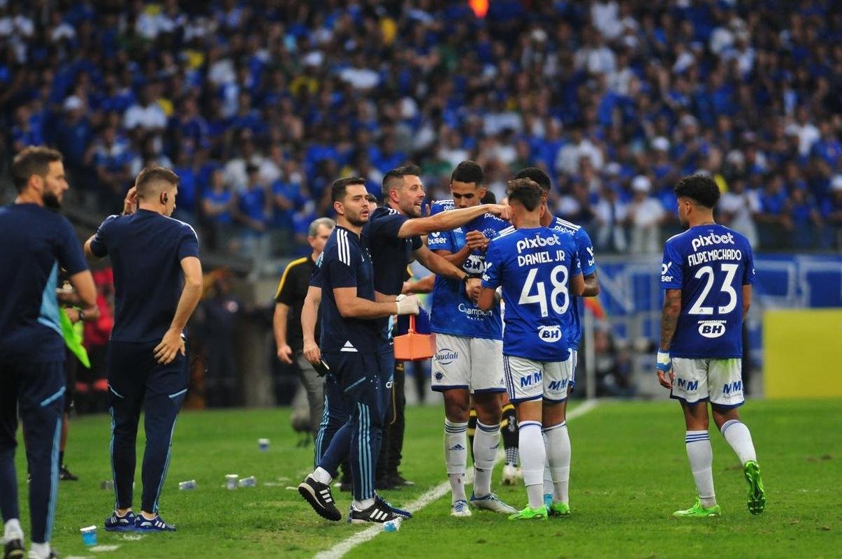 Fotos do jogo entre Cruzeiro e Cricima, neste domingo (4), no Mineiro, pela 28 rodada da Srie B