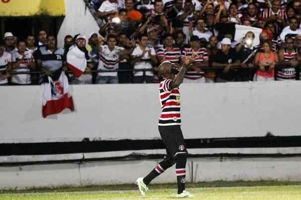 O retorno (08/08/2015) - Na volta ao Arruda, Grafite encarou o Botafogo. Com o estdio cheio, fez, de cabea, o gol da vitria do time coral. No fim da temporada, o centroavante ajudou a conduzir o clube de volta  Srie A do Brasileiro.