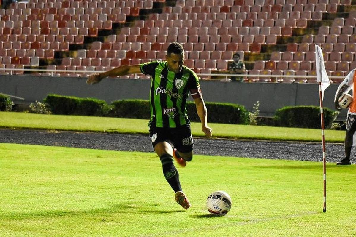 Amrica perdeu para o Uberlndia por 2 a 1