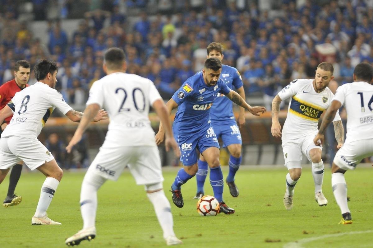 Lances do primeiro tempo de Cruzeiro e Boca Juniors, no Mineiro, pela Copa Libertadores