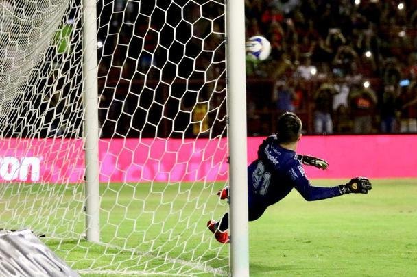 Em campo, Sport e Criciúma se enfrentam pela 34ª rodada da Série B