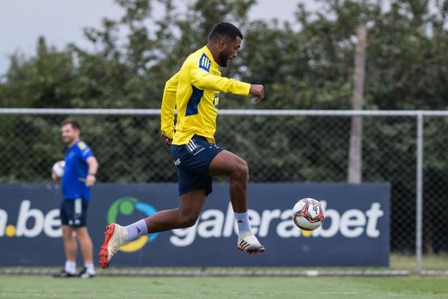 Jogadores do Cruzeiro realizaram primeiro treino sob comando de Mozart nesta sexta-feira (11/06)