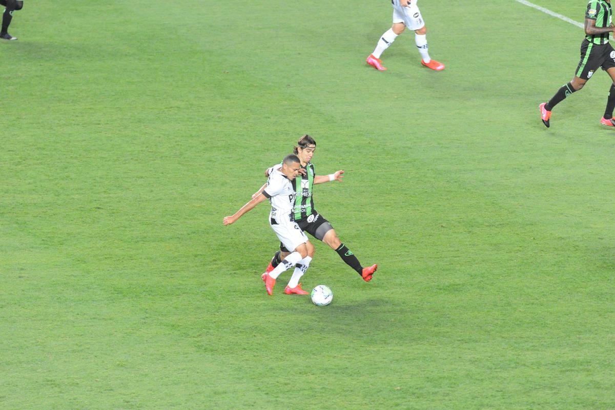 Fotos do duelo entre Amrica e Ponte Preta, no Independncia, em Belo Horizonte, em jogo de volta da quarta fase da Copa do Brasil