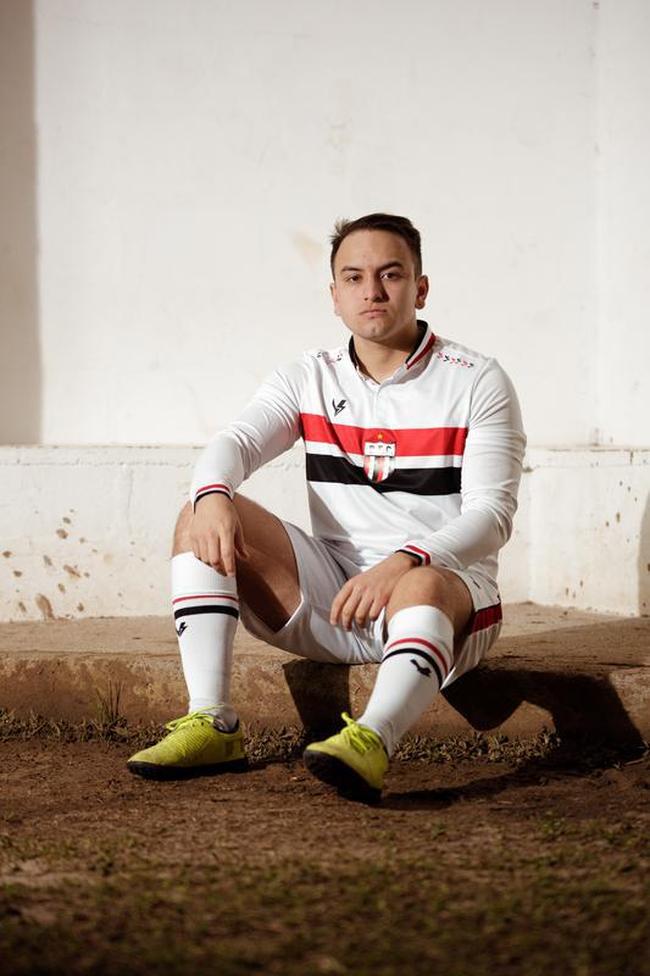 Camisas com mangas longas de Amrica, Botafogo-SP, CSA, Cricima, Figueirense, Remo, Santa Cruz e Vitria