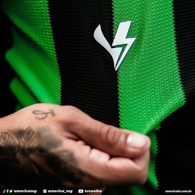 O Amrica apresentou a nova camisa 1 de 2023 para jogadores de linha e goleiros