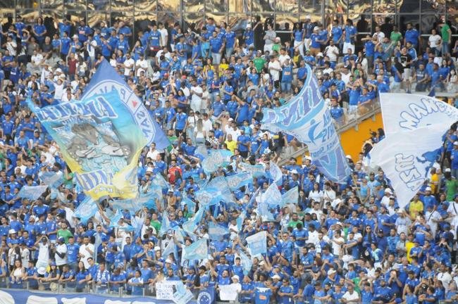 Fotos da torcida do Cruzeiro, no Mineiro, na partida contra a Ponte Preta pela 13 rodada da Srie B do Campeonato Brasileiro. Mineiro recebeu grande pblico mais uma vez