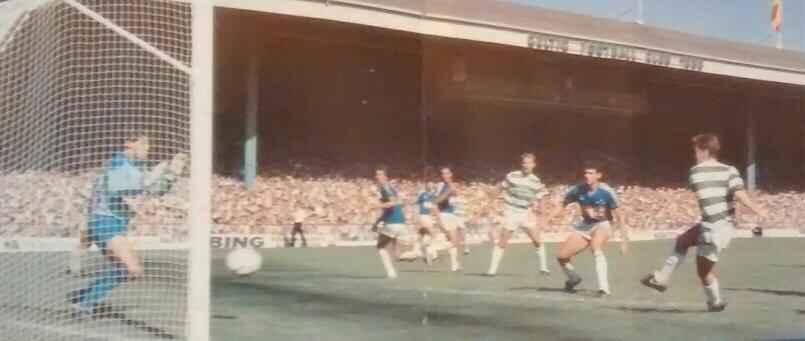 Celtic e Cruzeiro se enfrentaram em Glasgow, na Esccia, e os mandantes venceram por 4 a 2