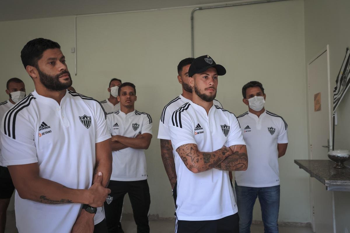 Jogadores do Atltico visitam Ncleo Assistencial Caminhos para Jesus