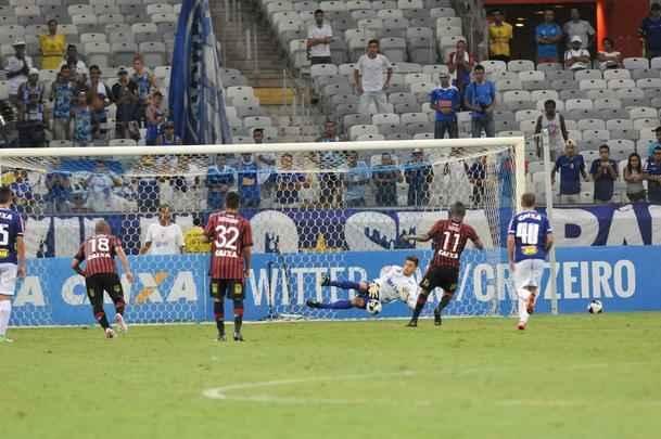 Rafael defendeu pnalti cobrado por Niko nos acrscimos e garantiu vitria celeste