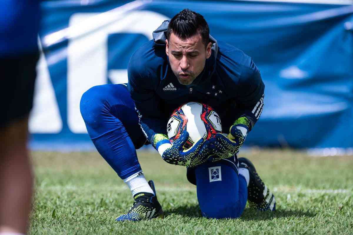 Cruzeiro renova contrato de Kaiki, lateral convocado para a seleção sub-20