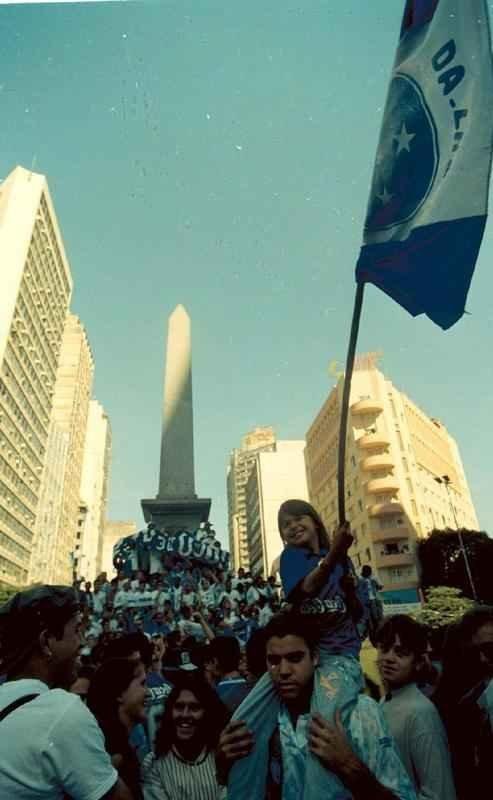 Torcida do Cruzeiro lotou as ruas de BH em 20/06/1996 para recepcionar o time campeo da Copa do Brasil