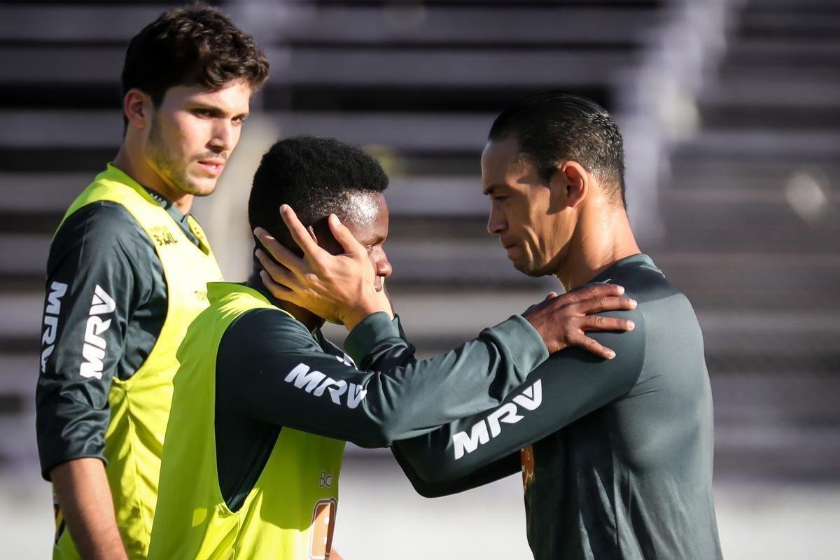A dupla Cazares e Ricardo Oliveira vem mostrando bom entrosamento no Atltico, principalmente em 2019. O centroavante  o artilheiro do Galo na Libertadores com quatro gols, dois deles com assistncias do camisa 10. Alm de servir o companheiro, Cazares marcou um gol