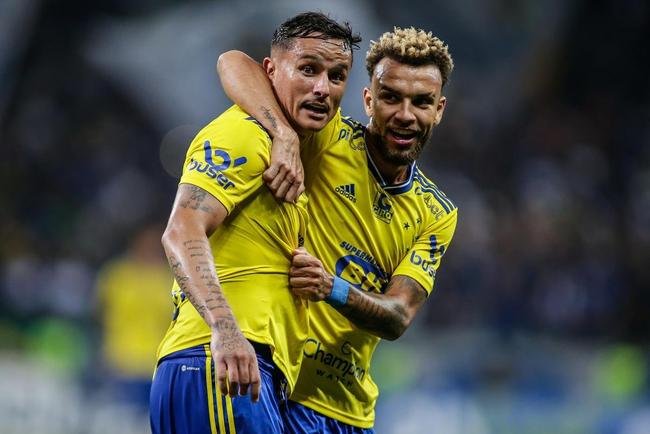 As melhores fotos do jogo entre Cruzeiro e Operrio-PR, no Mineiro, em Belo Horizonte, pela 29 rodada da Srie B do Brasileiro