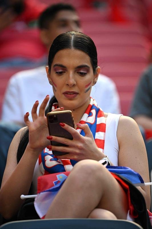 Torcedores de Marrocos e Crocia nas arquibancadas do Estdio Al-Bayt, em Al Khor 