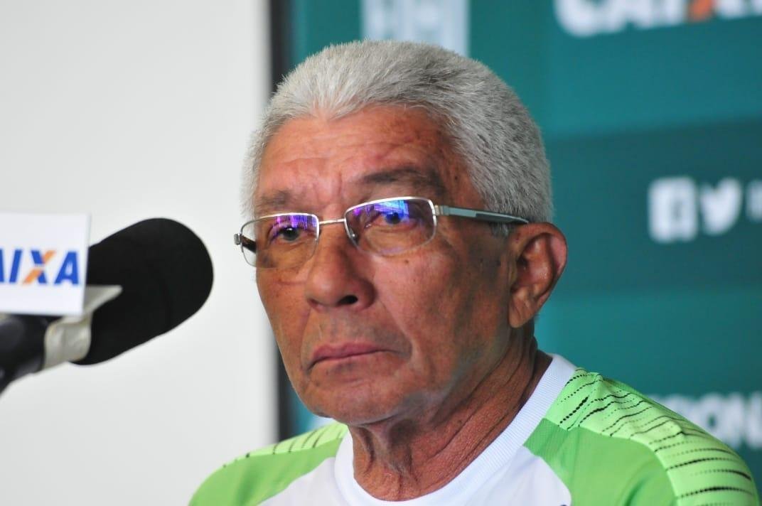 Tcnico Givanildo Oliveira foi apresentado no CT Lanna Drumond pelo presidente Marcus Salum e comandou seu primeiro treino visando ao jogo de quinta-feira, contra o Internacional, em Porto Alegre