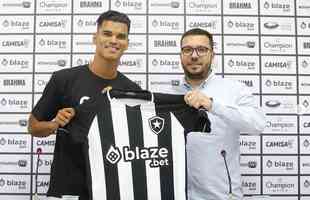 Botafogo contratou o volante Danilo Barbosa