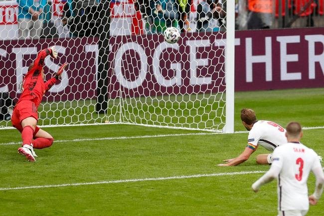 Fotos do gol de Harry Kane, da Inglaterra, sobre a Alemanha, em Wembley. Ingleses venceram por 2 a 0 e avan�aram �s quartas de final da Eurocopa