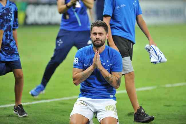 Último jogo da carreira de Sobis tem emoção, festa com a torcida do Cruzeiro  e surpresa de Dirceu Lopes; assista, cruzeiro