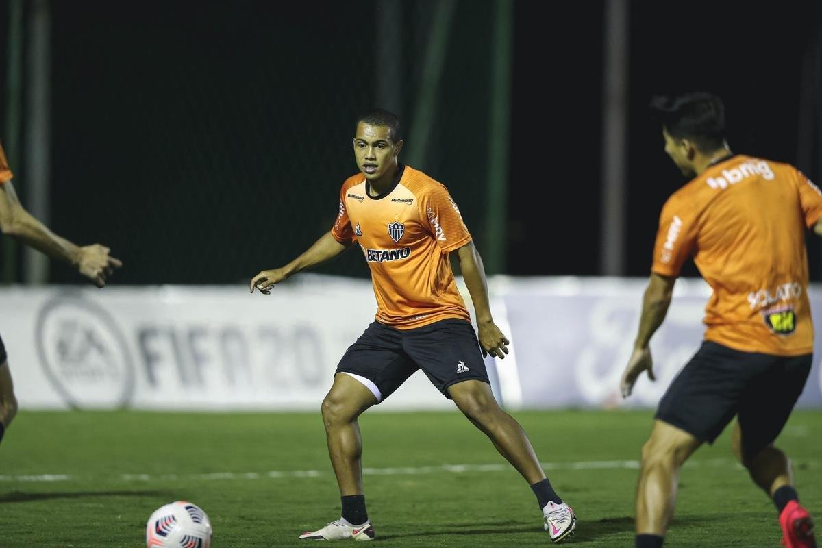 Tcnico Cuca comandou atividade do Atltico no CT da Conmebol no Paraguai 