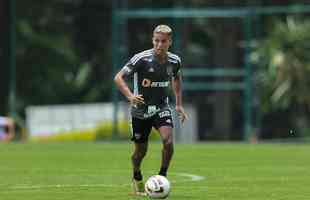 No primeiro jogo-treino, Atltico empatou com o Villa Nova por 1 a 1. Hulk marcou pelo Galo.